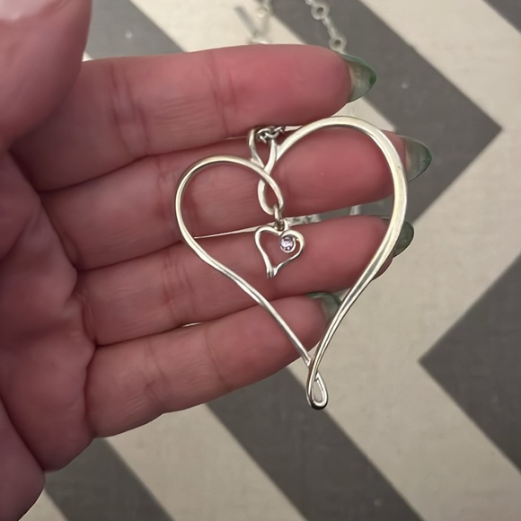 Silver heart necklace - Jennifer Lopez - Picture 2 of 5